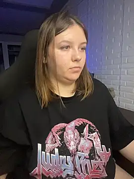 Snapshot of XNirvanaX chatting on November 21, 2025, 2:43 am XNirvanaX online show from November 21, 2025, 2:43 am