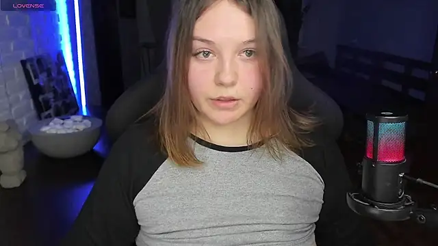 Snapshot of XNirvanaX chatting on November 13, 2025, 1:53 am XNirvanaX online show from November 13, 2025, 1:53 am