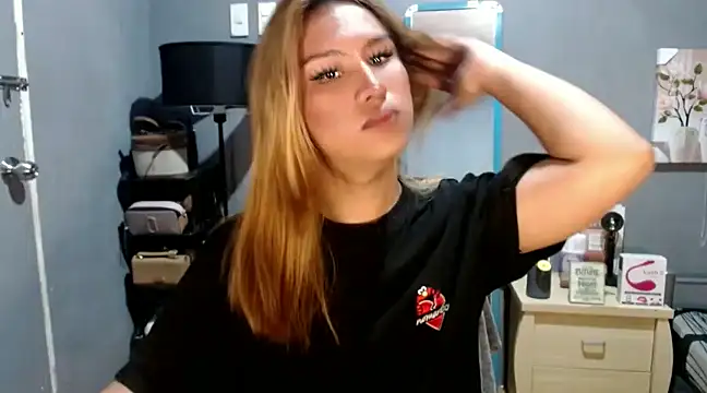 Snapshot of luxxy_grand chatting on January 12, 2025, 9:19 pm luxxy grand online show from January 12, 2025, 9:19 pm