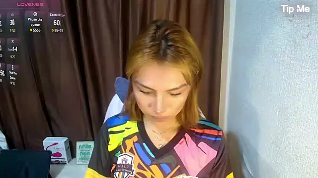 luxxy grand online show from April 18, 2026, 2:03 am