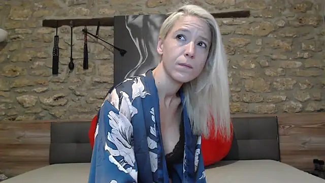 Naschkatze01 online show from December 3, 2025, 7:52 am