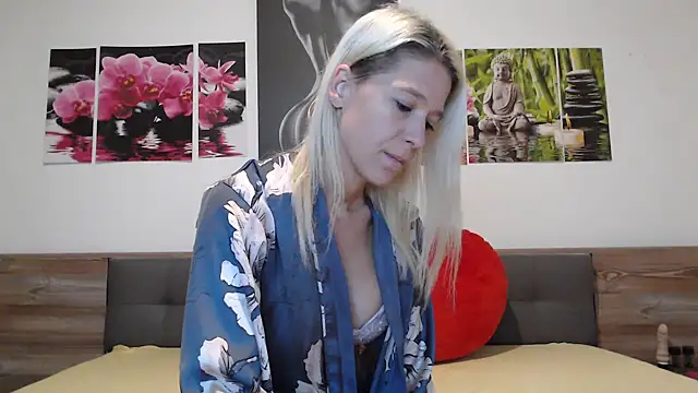 Naschkatze01 online show from November 7, 2025, 7:02 am