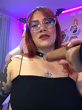 Luna Paris  online show from February 28, 2025, 12:10 am