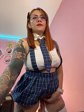 Luna Paris  online show from September 20, 2025, 11:21 pm