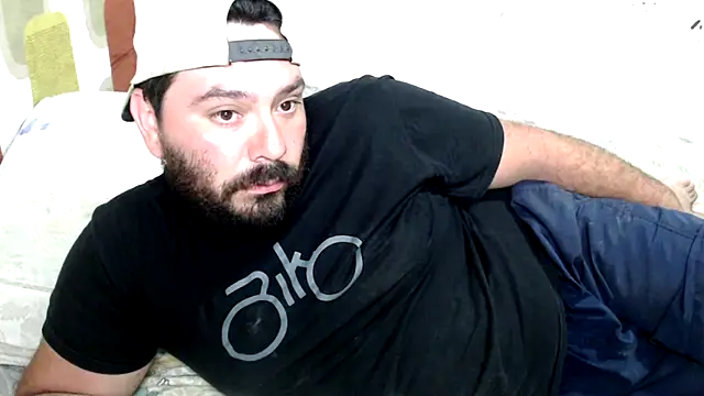 Snapshot of lucasprloco chatting on January 24, 2025, 12:20 am lucasprloco online show from January 24, 2025, 12:20 am