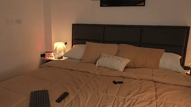 GiaFaaris online show from September 23, 2025, 10:06 pm