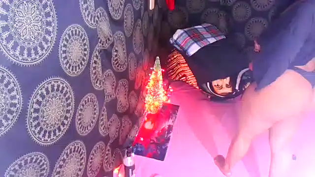 Snapshot of LunaRai chatting on December 16, 2025, 4:39 am LunaRai online show from December 16, 2025, 4:39 am