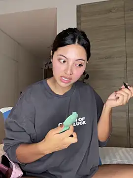 alexademie1 online show from November 23, 2025, 1:21 pm