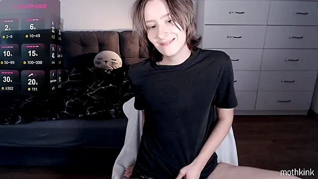 mothkink online show from November 10, 2025, 2:33 pm