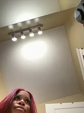 Snapshot of Tikalalin chatting on February 9, 2026, 2:15 pm Tikalalin online show from February 9, 2026, 2:15 pm