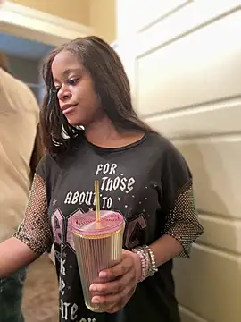 Snapshot of Tikalalin chatting on January 16, 2026, 4:33 pm Tikalalin online show from January 16, 2026, 4:33 pm