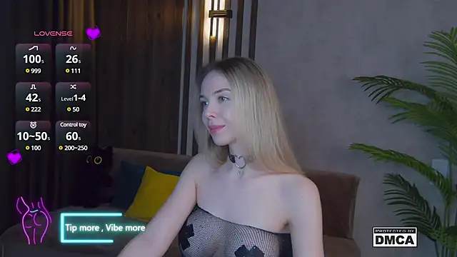 Snapshot of Holl1Would chatting on March 2, 2025, 10:56 pm Holl1Would online show from March 2, 2025, 10:56 pm