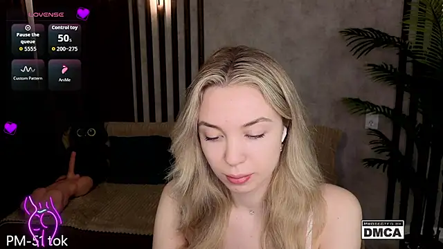 Holl1Would online show from March 12, 2026, 8:35 pm