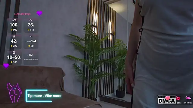 Snapshot of Holl1Would chatting on March 15, 2025, 6:47 am Holl1Would online show from March 15, 2025, 6:47 am