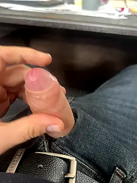 Snapshot of Vgma057 chatting on October 12, 2025, 10:49 am Vgma057 online show from October 12, 2025, 10:49 am