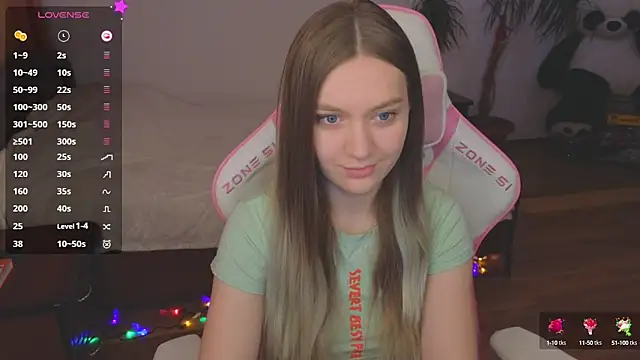 Snapshot of CyrilaPuff chatting on December 12, 2024, 6:25 am CyrilaPuff online show from December 12, 2024, 6:25 am