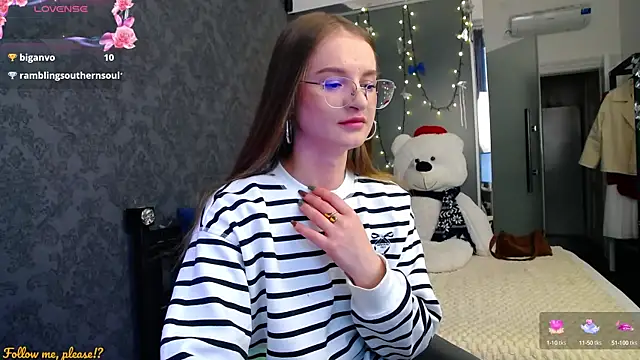 KateJonson online show from October 6, 2025, 11:33 am