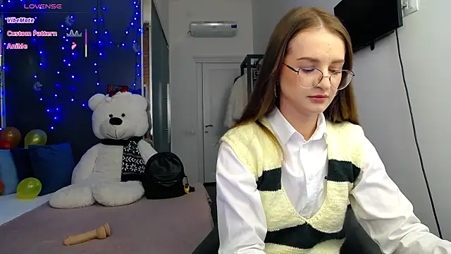 KateJonson online show from March 3, 2025, 12:39 pm