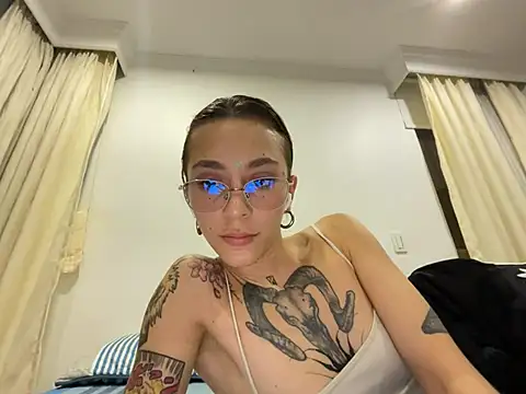 Snapshot of This_black_sheep chatting on February 27, 2025, 11:48 pm This black sheep online show from February 27, 2025, 11:48 pm