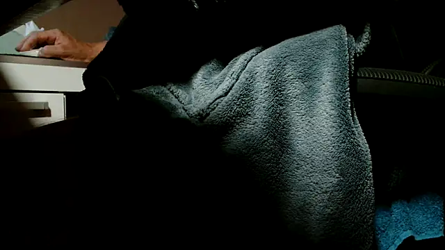 suedel65 online show from October 19, 2025, 3:09 am