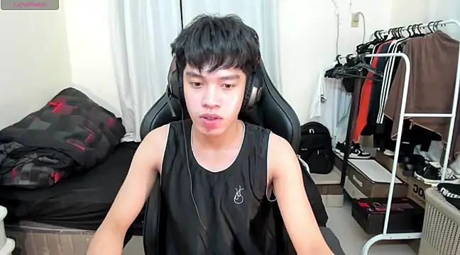 Snapshot of Lightjt04 chatting on March 14, 2025, 2:20 am Lightjt04 online show from March 14, 2025, 2:20 am