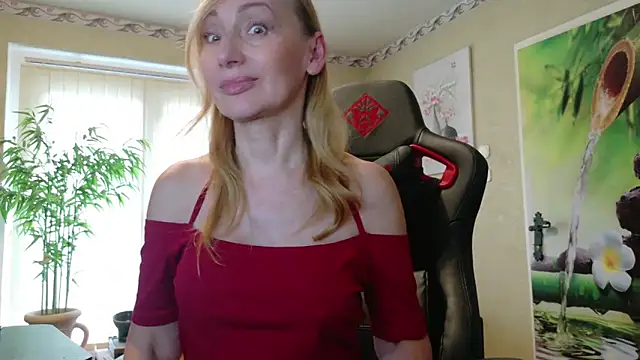 Snapshot of HotLana69 chatting on May 18, 2026, 5:18 pm HotLana69 online show from May 18, 2026, 5:18 pm