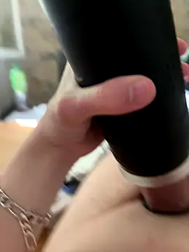 Snapshot of yann2392 chatting on September 24, 2025, 10:33 am yann2392 online show from September 24, 2025, 10:33 am