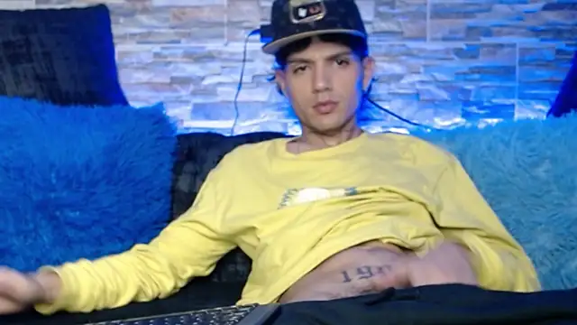 andersonZ998 online show from March 20, 2025, 6:52 am