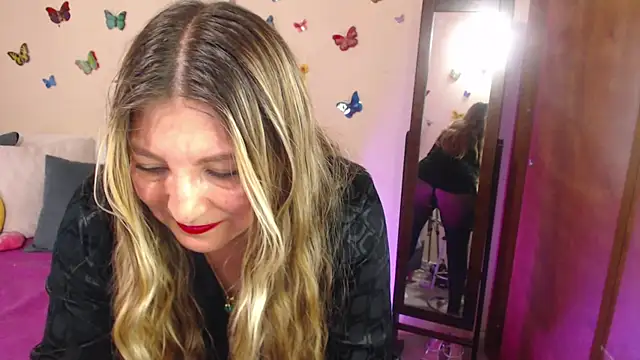 Snapshot of Jolie-Mature chatting on January 24, 2025, 9:58 pm Jolie-Mature online show from January 24, 2025, 9:58 pm