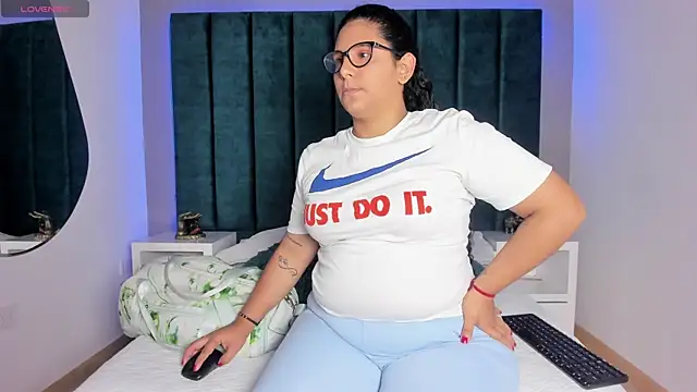 DanielleEvans  online show from January 15, 2026, 11:24 am