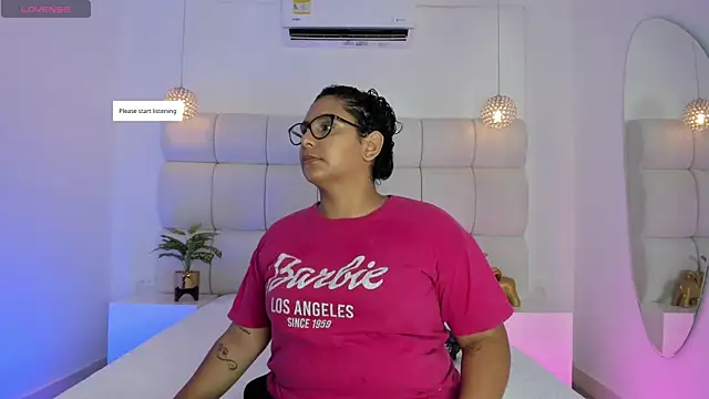 DanielleEvans  online show from November 12, 2025, 11:25 am