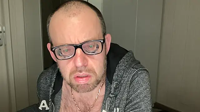 FABIOGLASSES online show from November 23, 2025, 12:31 am