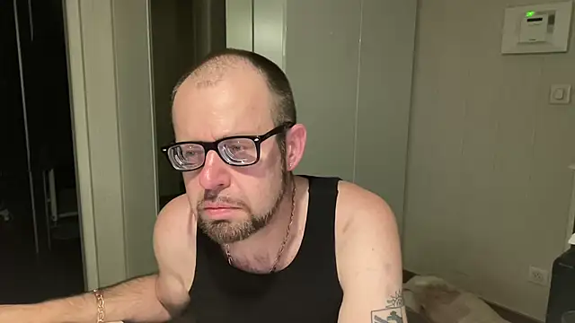 FABIOGLASSES online show from June 7, 2026, 8:47 pm