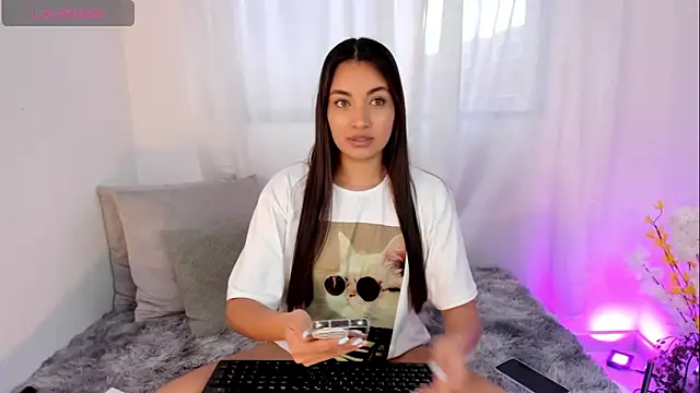 aisha es online show from October 4, 2025, 6:20 pm