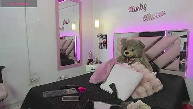 Snapshot of Karly_moon chatting on September 9, 2025, 9:24 pm Karly moon online show from September 9, 2025, 9:24 pm