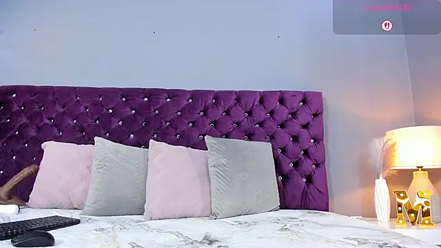 MauraGray online show from November 14, 2025, 8:23 pm