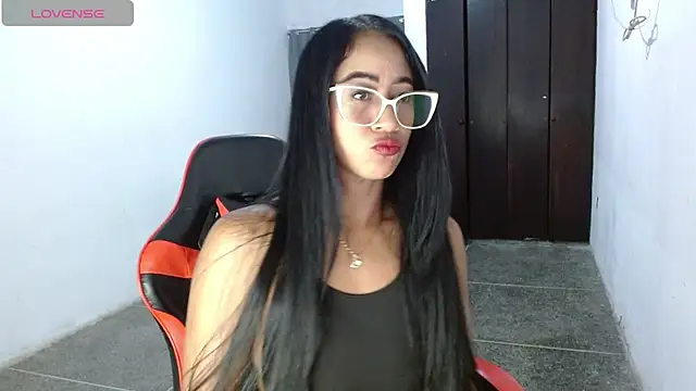 Snapshot of Emiliklauss22 chatting on June 1, 2026, 11:21 am Emiliklauss22 online show from June 1, 2026, 11:21 am