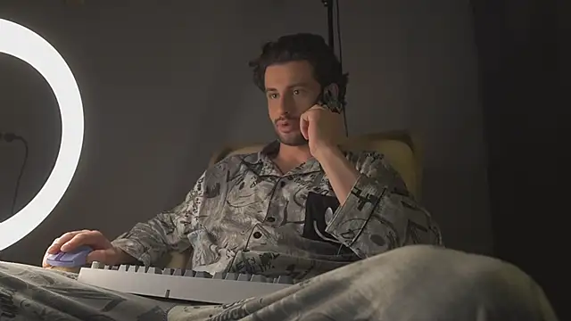 Keen   Luckystrike online show from March 17, 2025, 9:46 pm