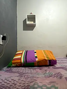 laisviana21 online show from October 17, 2025, 7:04 pm