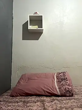 laisviana21 online show from September 19, 2025, 9:30 pm