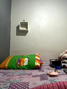 laisviana21 online show from October 4, 2025, 4:08 pm