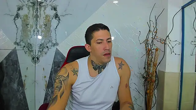 yeckodream online show from December 15, 2025, 4:40 am