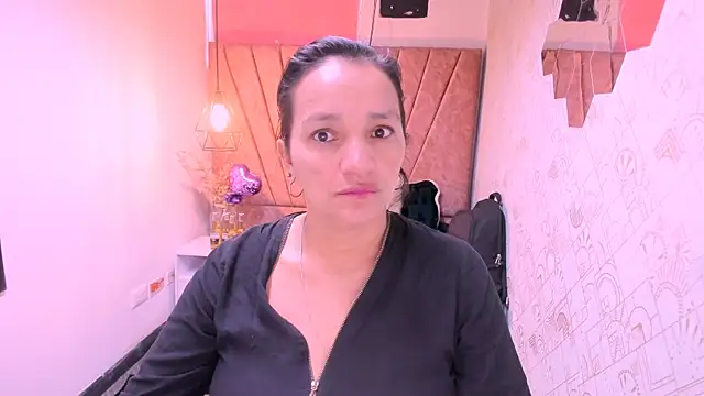 MarilynMiilf  online show from September 18, 2025, 7:39 pm