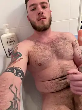 Snapshot of HungJr5255 chatting on December 18, 2024, 9:29 pm HungJr5255 online show from December 18, 2024, 9:29 pm