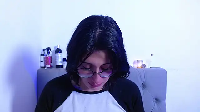 Red-moon1 online show from March 20, 2025, 1:48 pm