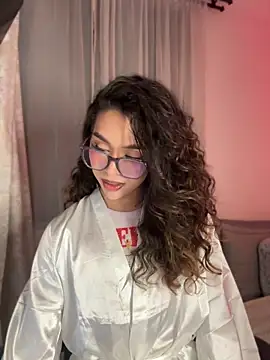 Samantha Bernardo online show from April 8, 2026, 4:03 am