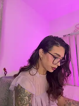 Samantha Bernardo online show from March 28, 2026, 4:02 am