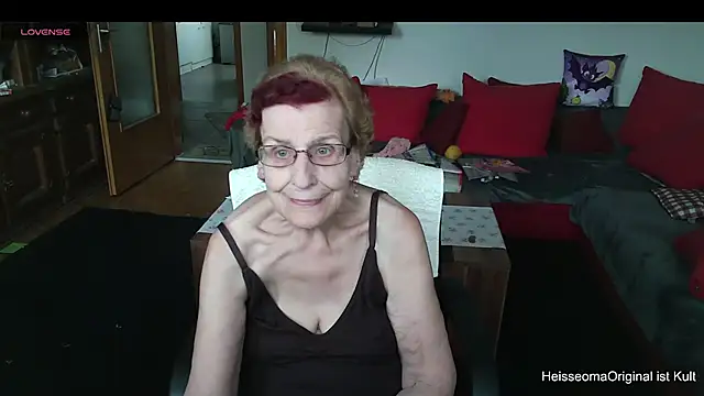 HeisseomaOriginal online show from June 17, 2026, 12:04 pm