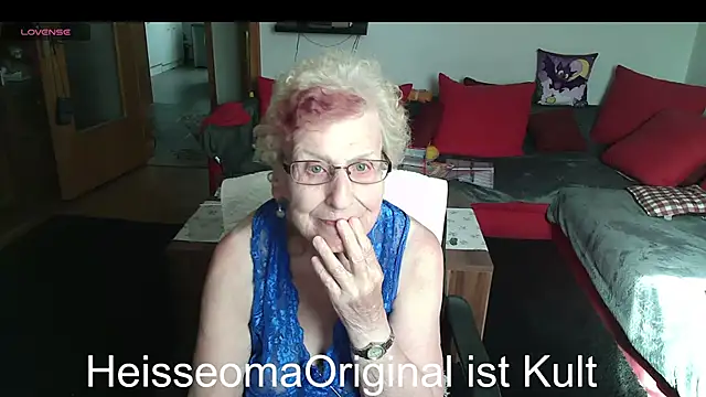 HeisseomaOriginal online show from June 3, 2026, 7:09 am