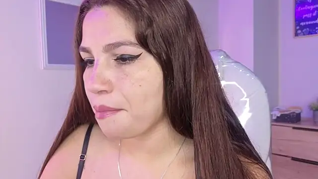 bluee hazell online show from November 6, 2025, 11:36 am